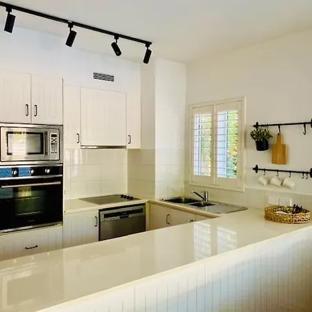 Beachview Apartments At Villa Paradiso Palm Cove Exterior photo