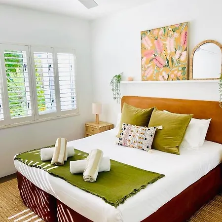 Beachview Apartments At Villa Paradiso Palm Cove Exterior photo